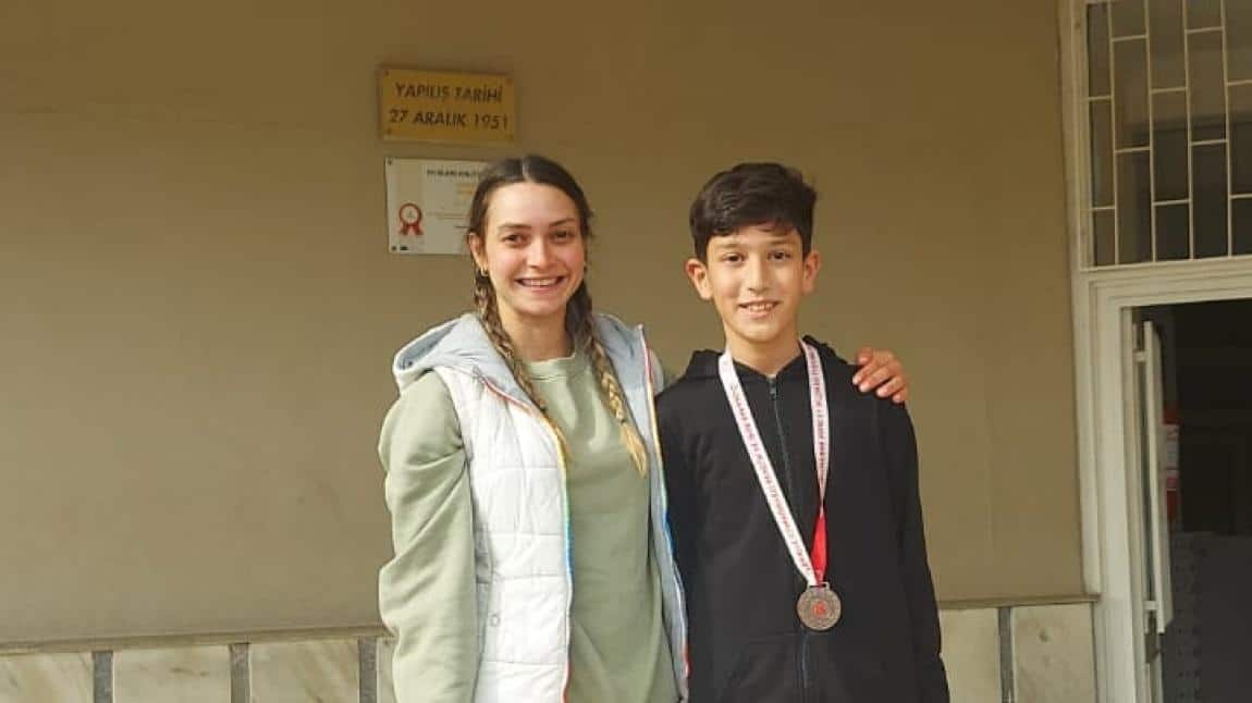 Öğrencimiz Serkan Umut BENCİK bilek güreşi dalında Antalya birincisi olmuştur.